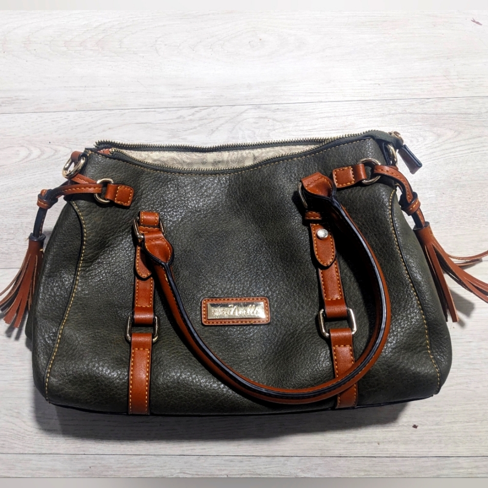 Simply Noelle Green Shoulder Bag with Adjustable Straps and Textured Fabric